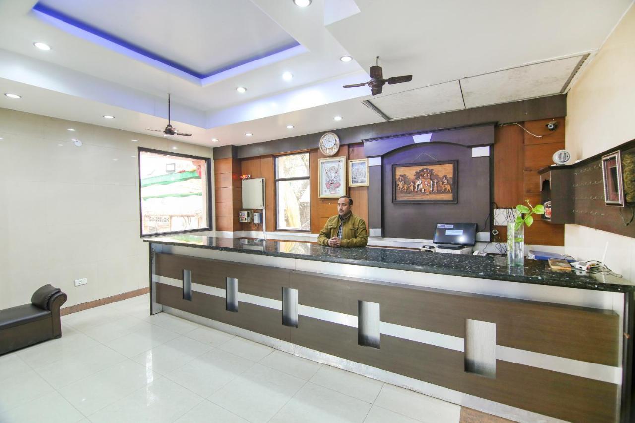 Capital O 68148 Hotel Shree Jee Palace Ghaziabad Esterno foto